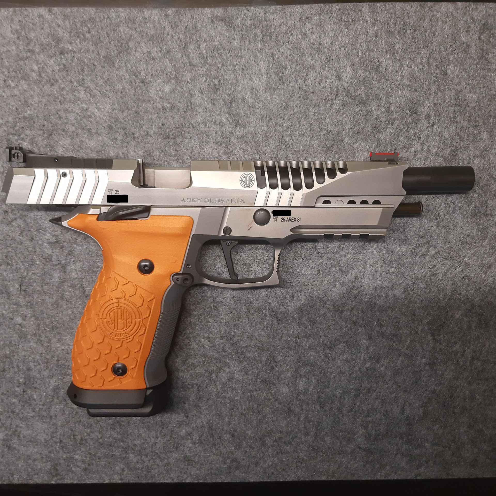 06 - Steyr ATC Rock 6"  Ansicht rechts mit geöffnetem Verschluss